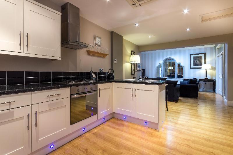 Clementine'S Guest House Γιορκ Δωμάτιο φωτογραφία A modern kitchen